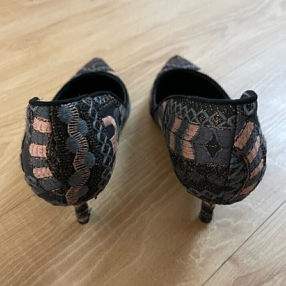 Charles David Addie Maxx Aztec Pumps Stiletto Heels Size 6